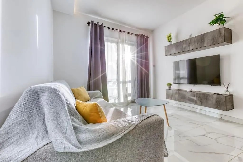 Ra5 - New, Bright & Spacious - Sliema-Gzira Area! Malta