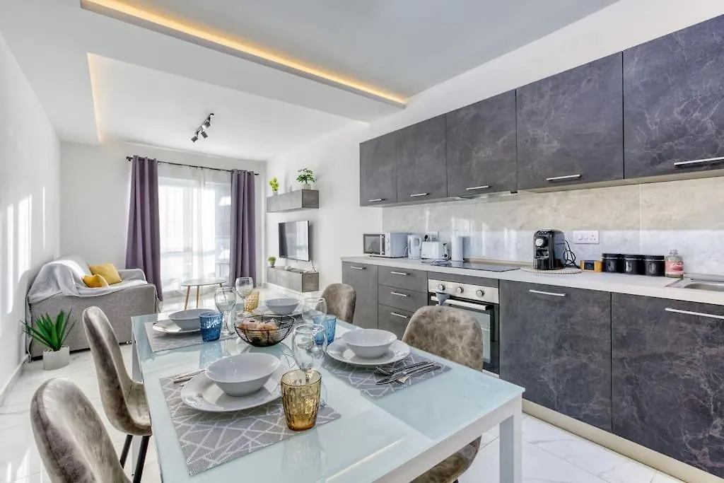 Ra5 - New, Bright & Spacious - Sliema-Gzira Area! Malta