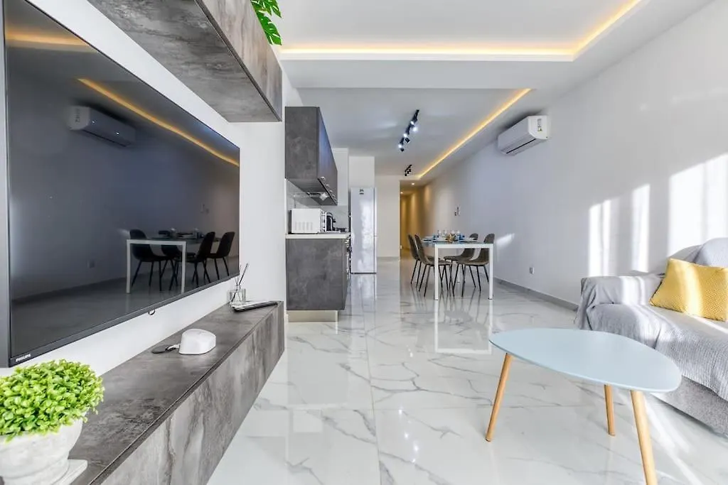 Ra5 - New, Bright & Spacious - Sliema-Gzira Area! Apartment Gzira