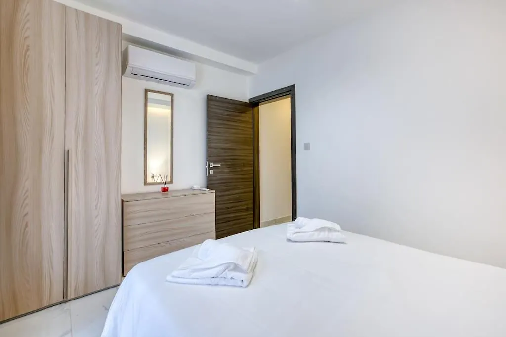 Apartamento Ra5 - New, Bright & Spacious - Sliema-Gzira Area!