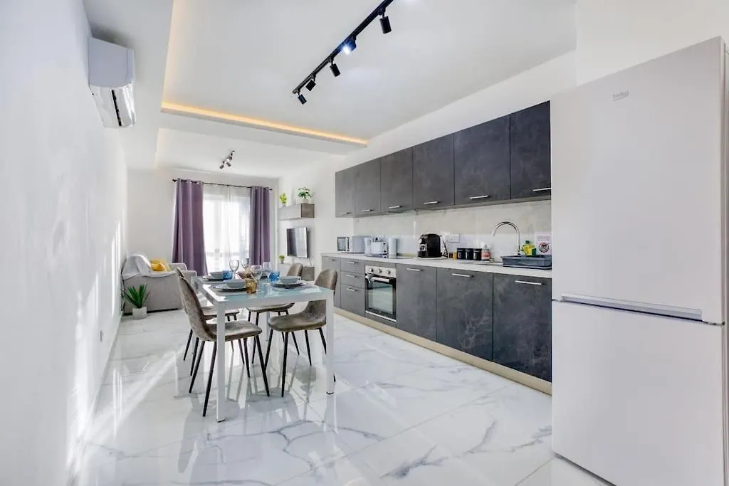 Ra5 - New, Bright & Spacious - Sliema-Gzira Area! Malta