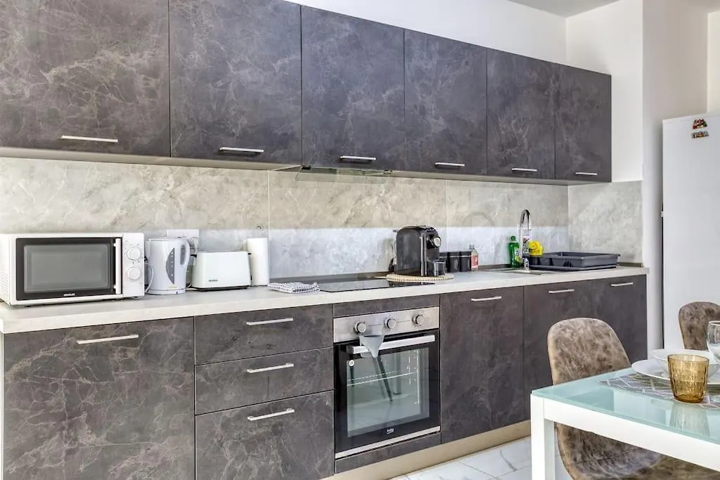 Ra5 - New, Bright & Spacious - Sliema-Gzira Area! 0*, Gzira Malta