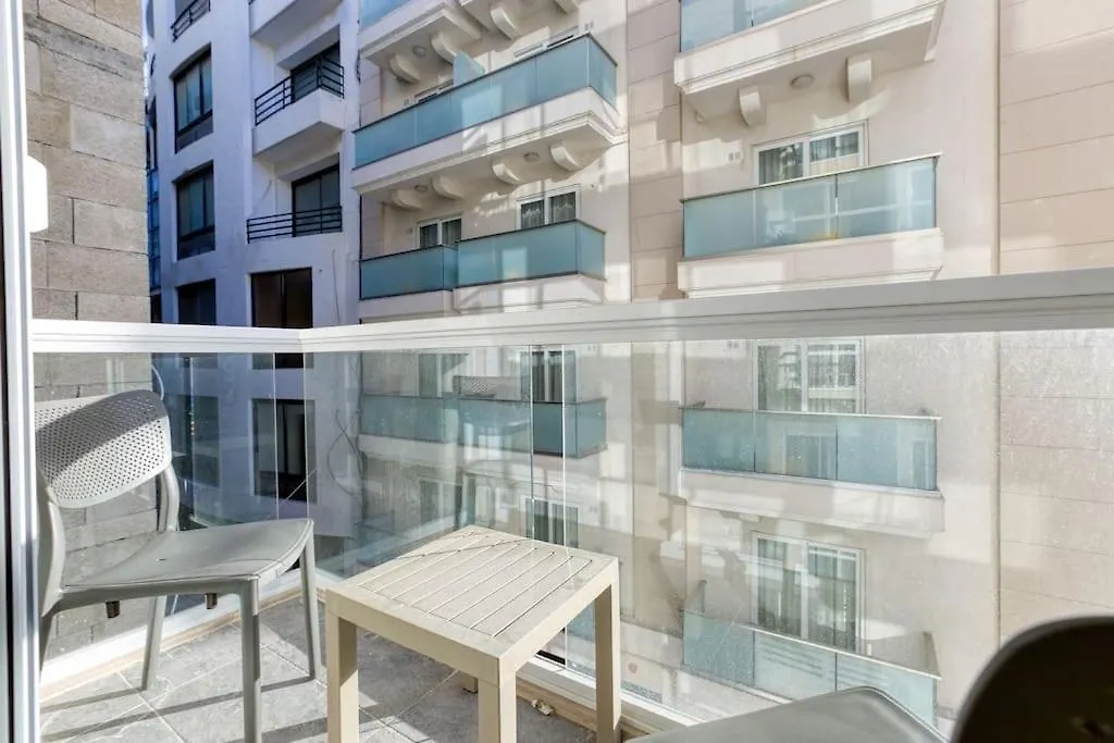 Apartment Ra5 - New, Bright & Spacious - Sliema-Gzira Area! Malta