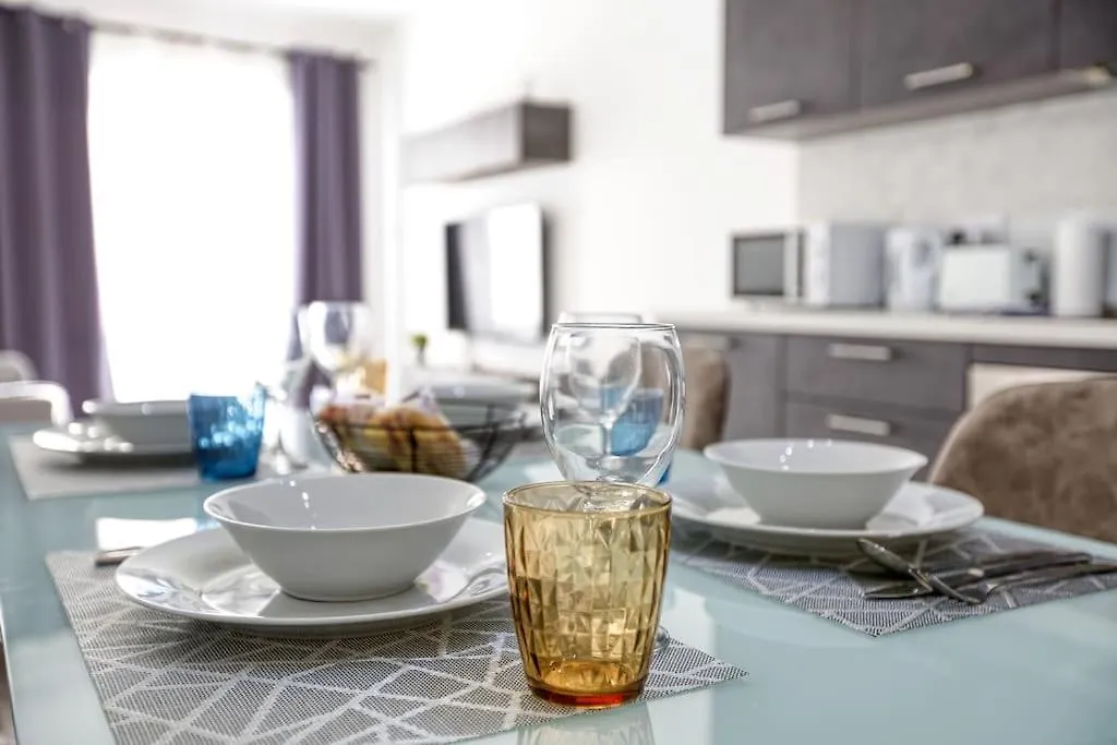 Apartment Ra5 - New, Bright & Spacious - Sliema-Gzira Area!