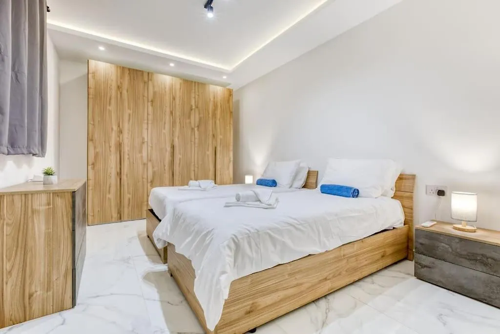 Apartment Ra5 - New, Bright & Spacious - Sliema-Gzira Area!
